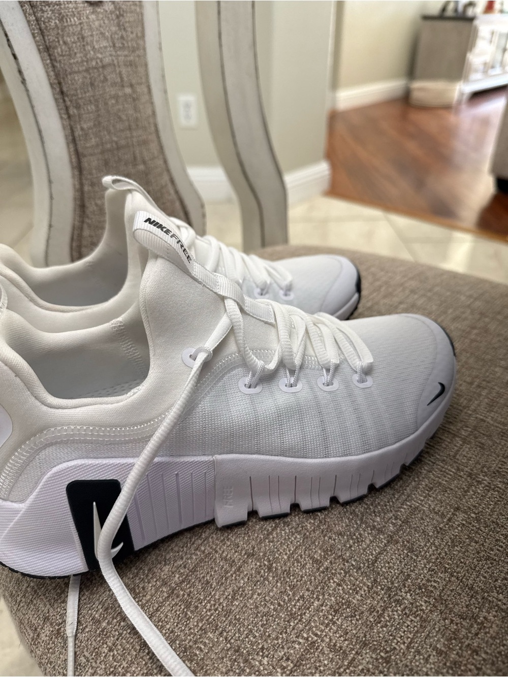 Nike White and Black Athletic Running Sneakers